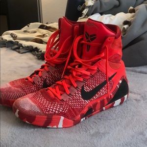 Kobe 9 Christmas edition